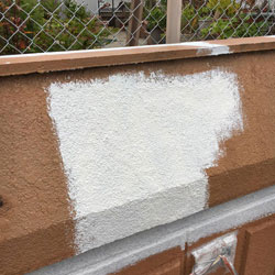 クラック補修施工中